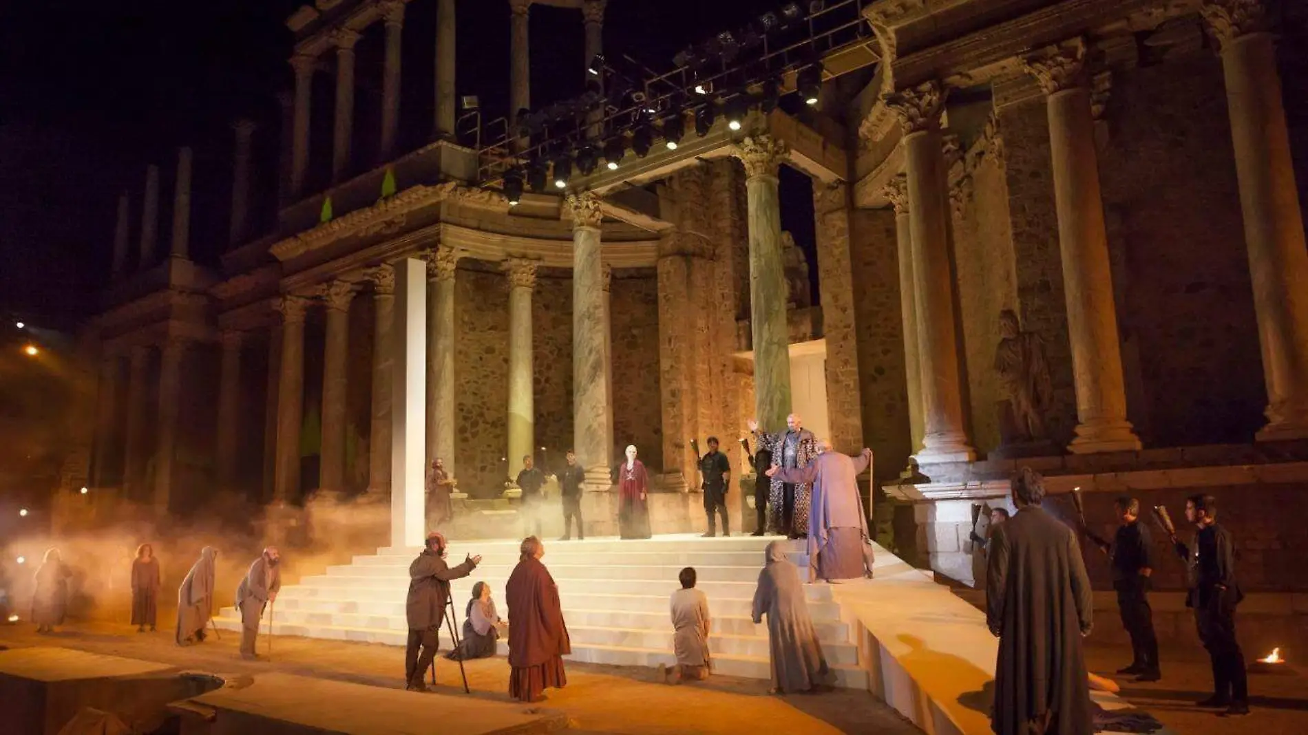 PRINCIPAL 4. La Orestiada escenificada en las ruinas de un teatro griego